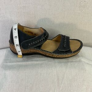 Volks Walkers Women's Black Leather Well Being COMFORT Sandals - Adjustable——8